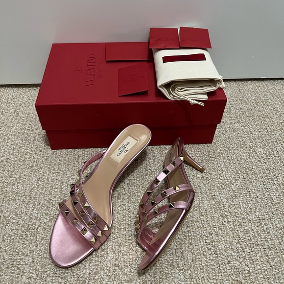 Valentino Garavani Rockstud Metallic Pink Leather Mule Slide Sandals - Picture 2 of 9